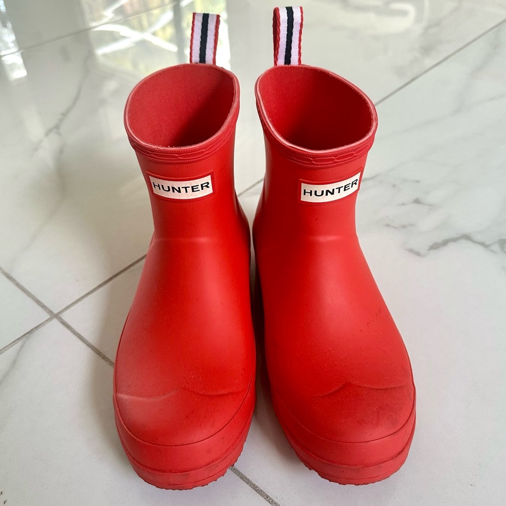 Hunter Play Short Rain Boots in Logo Red